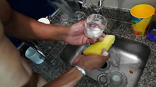 Falou pra Esposa&comma; que estava ajudando a Enteada no almo&ccedil;o &ndash; AmoPornoBR